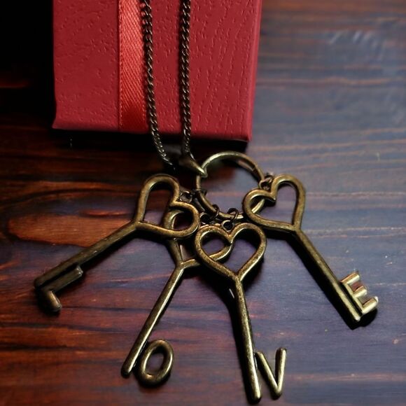 LOVE Necklace with 18" Chain and extender - Picture 3 of 5